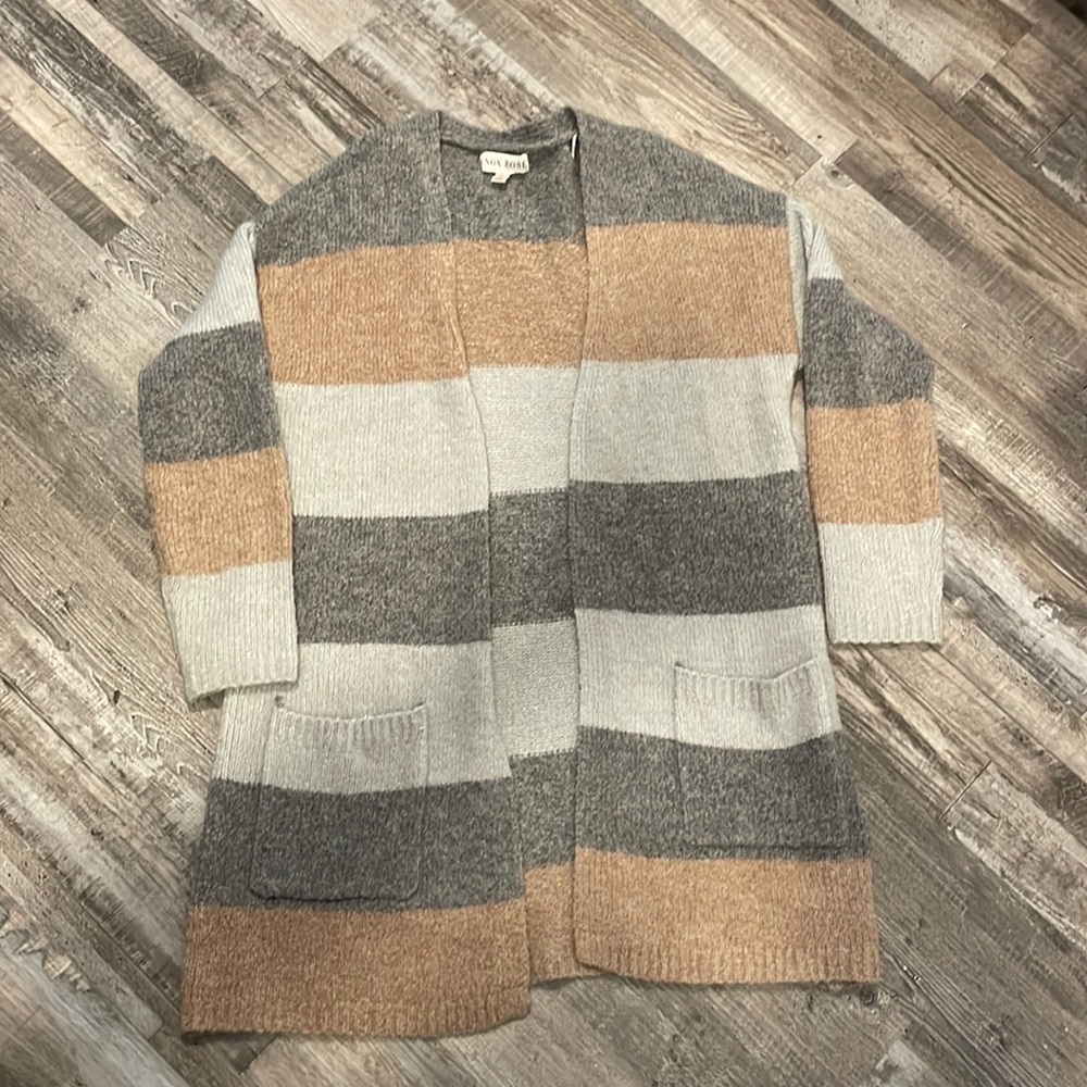 EC Women’s Knox Rose Cardigan Sweater. Grey / Taupe. Size L